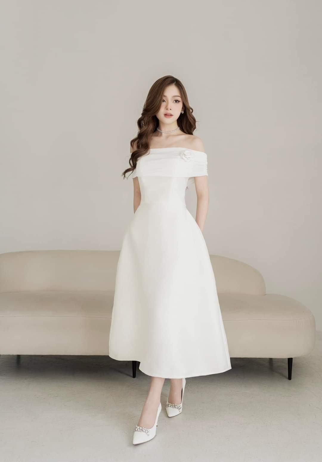 Đầm dự tiệc dáng xòe kiểu vai ngang hở vai phối hoa Alvin Store 1598 (Trắng)