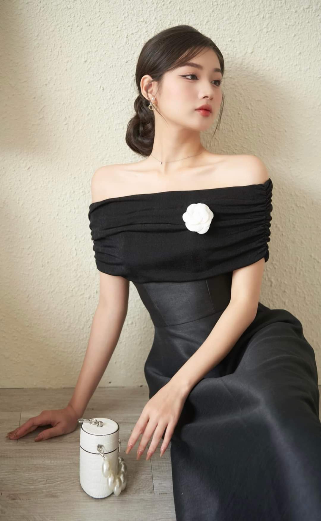 Đầm dự tiệc dáng xòe kiểu vai ngang hở vai phối hoa Alvin Store 1598 (Trắng)