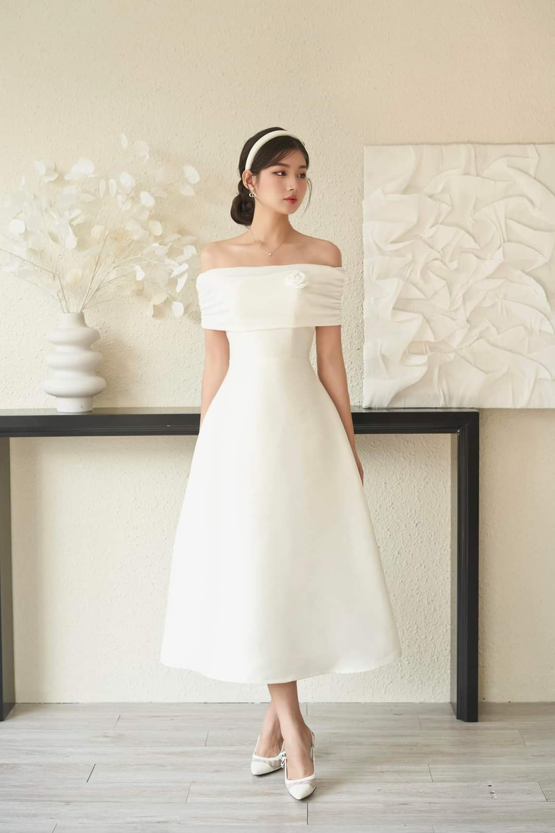 Đầm dự tiệc dáng xòe kiểu vai ngang hở vai phối hoa Alvin Store 1598 (Trắng)