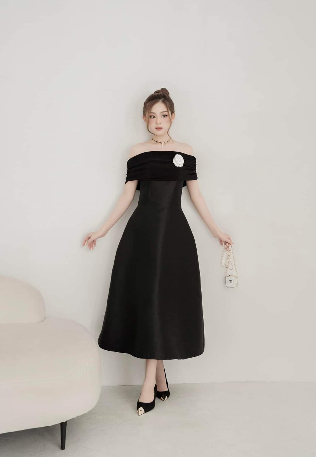 Đầm dự tiệc dáng xòe kiểu vai ngang hở vai phối hoa Alvin Store 1598 (Trắng)