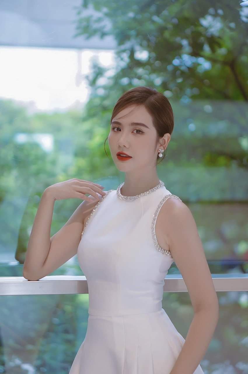 Đầm dự tiệc dáng xòe kiểu sát nách phối túi đính viền ngọc Alvin Store 1599 (Đen)