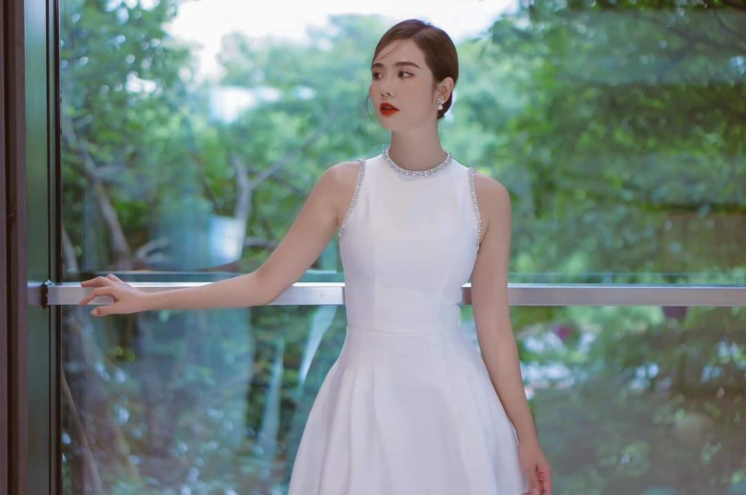 Đầm dự tiệc dáng xòe kiểu sát nách phối túi đính viền ngọc Alvin Store 1599 (Đen)