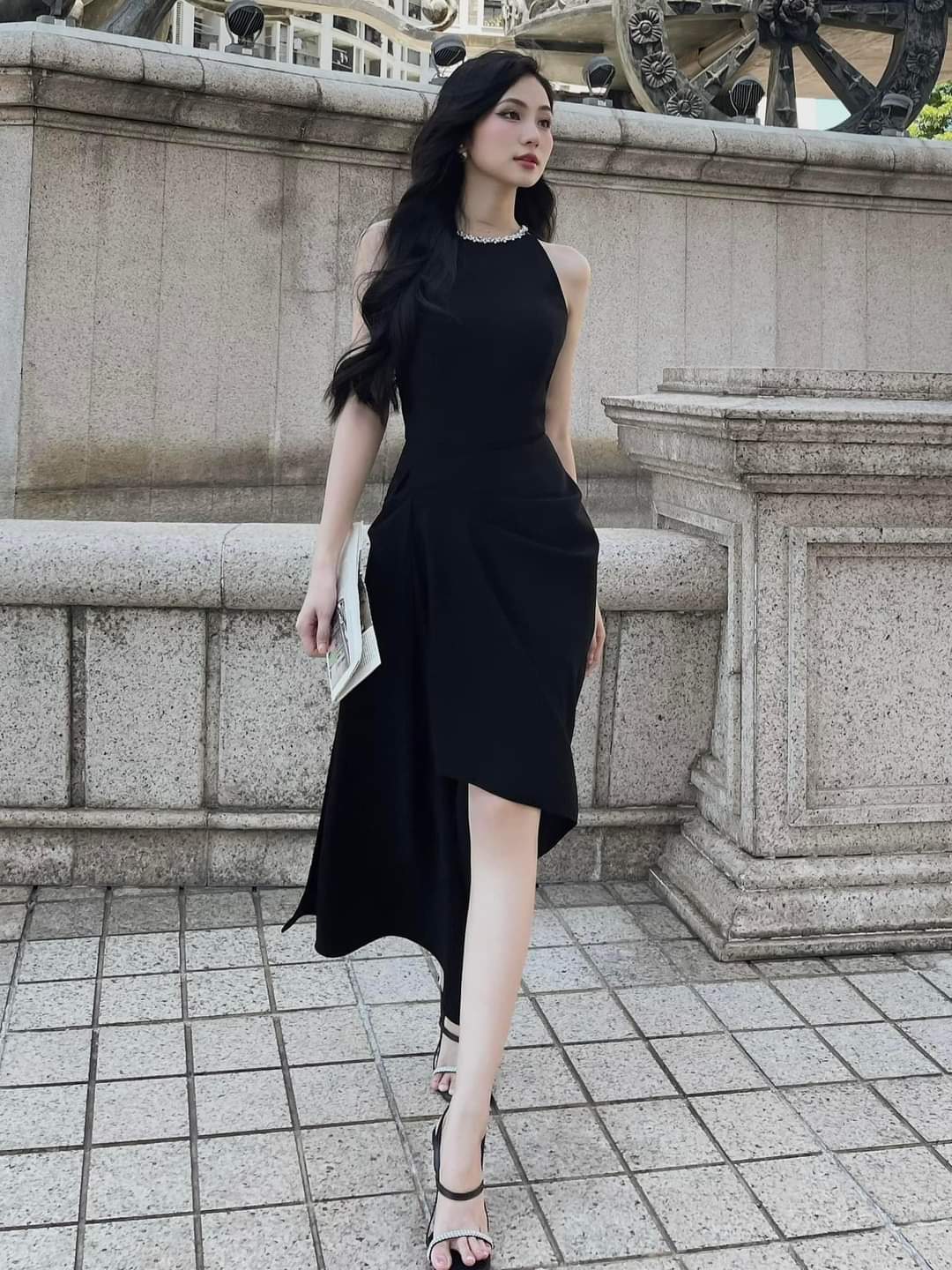 Đầm dự tiệc dáng ôm khoét sát nách cổ đính đá sang trọng Alvin Store 1608 (Trắng)