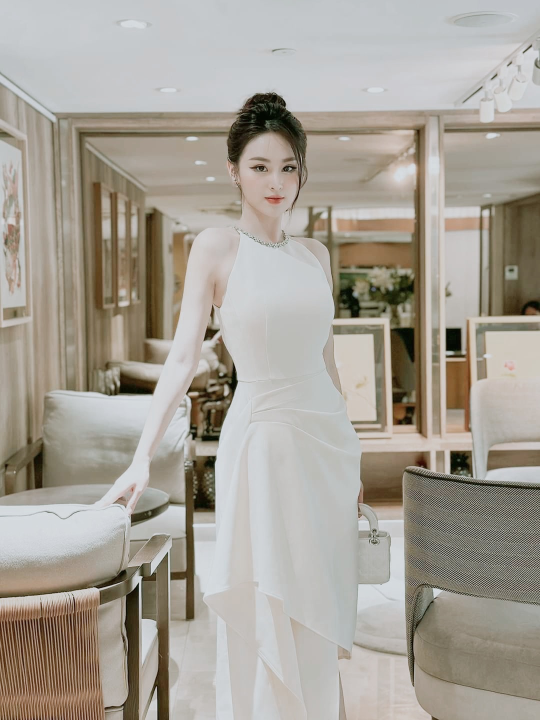 Đầm dự tiệc dáng ôm khoét sát nách cổ đính đá sang trọng Alvin Store 1608 (Đen)