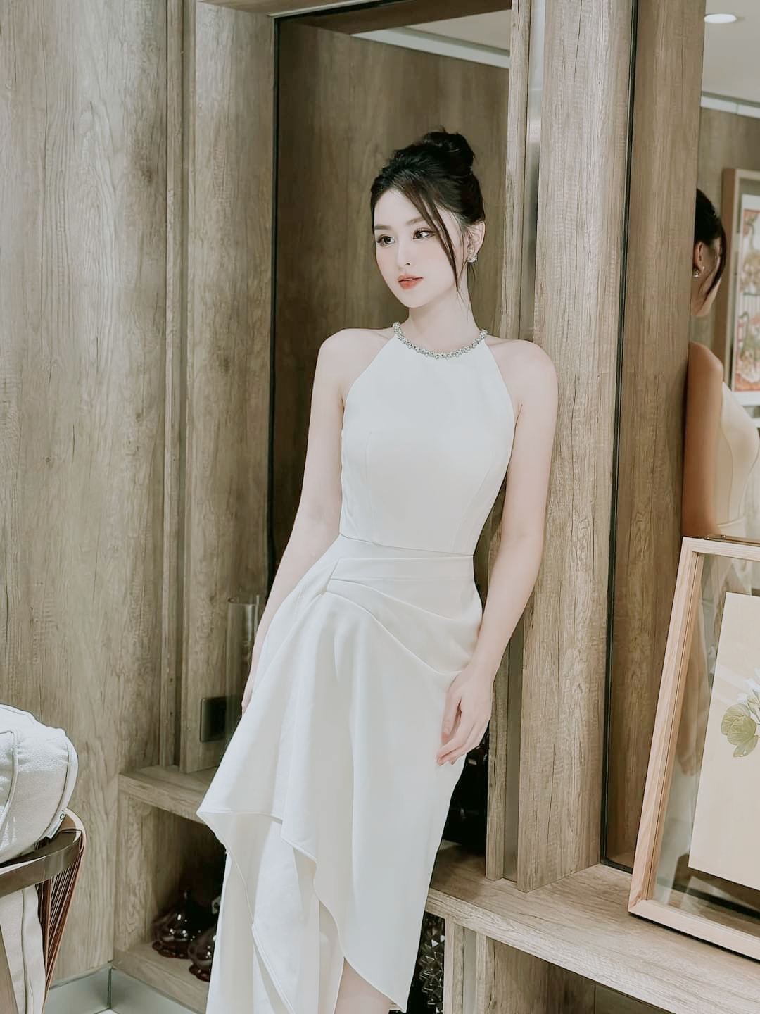 Đầm dự tiệc dáng ôm khoét sát nách cổ đính đá sang trọng Alvin Store 1608 (Đen)