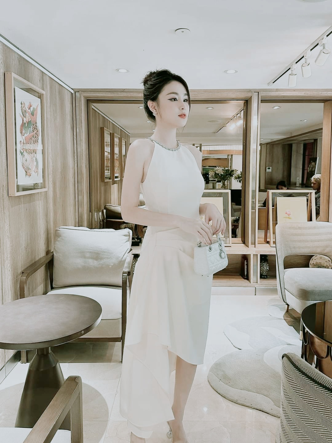 Đầm dự tiệc dáng ôm khoét sát nách cổ đính đá sang trọng Alvin Store 1608 (Trắng)