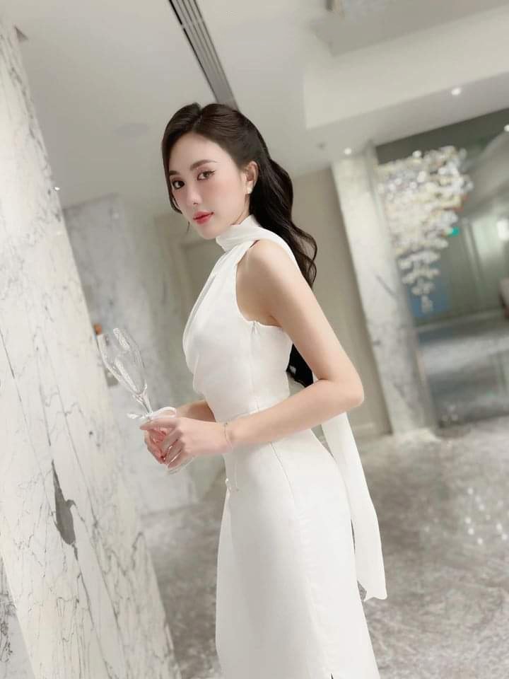 Đầm dự tiệc kiểu dạ hội dài choàng cổ xẻ tà sang trọng Alvin Store 1611 (Trắng)