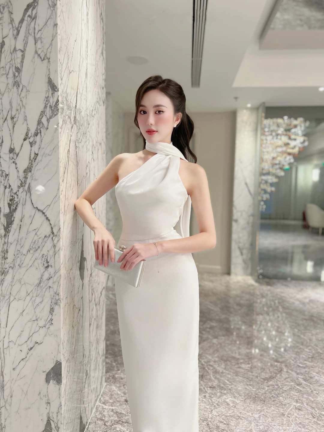 Đầm dự tiệc kiểu dạ hội dài choàng cổ xẻ tà sang trọng Alvin Store 1611 (Đen)