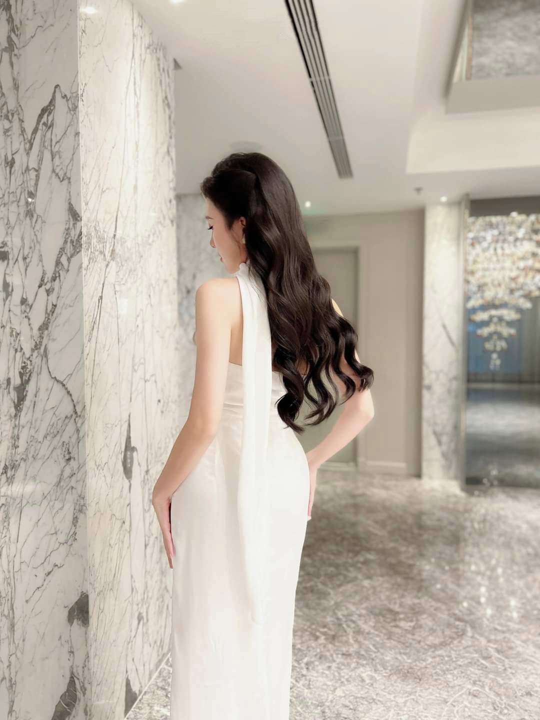 Đầm dự tiệc kiểu dạ hội dài choàng cổ xẻ tà sang trọng Alvin Store 1611 (Đen)
