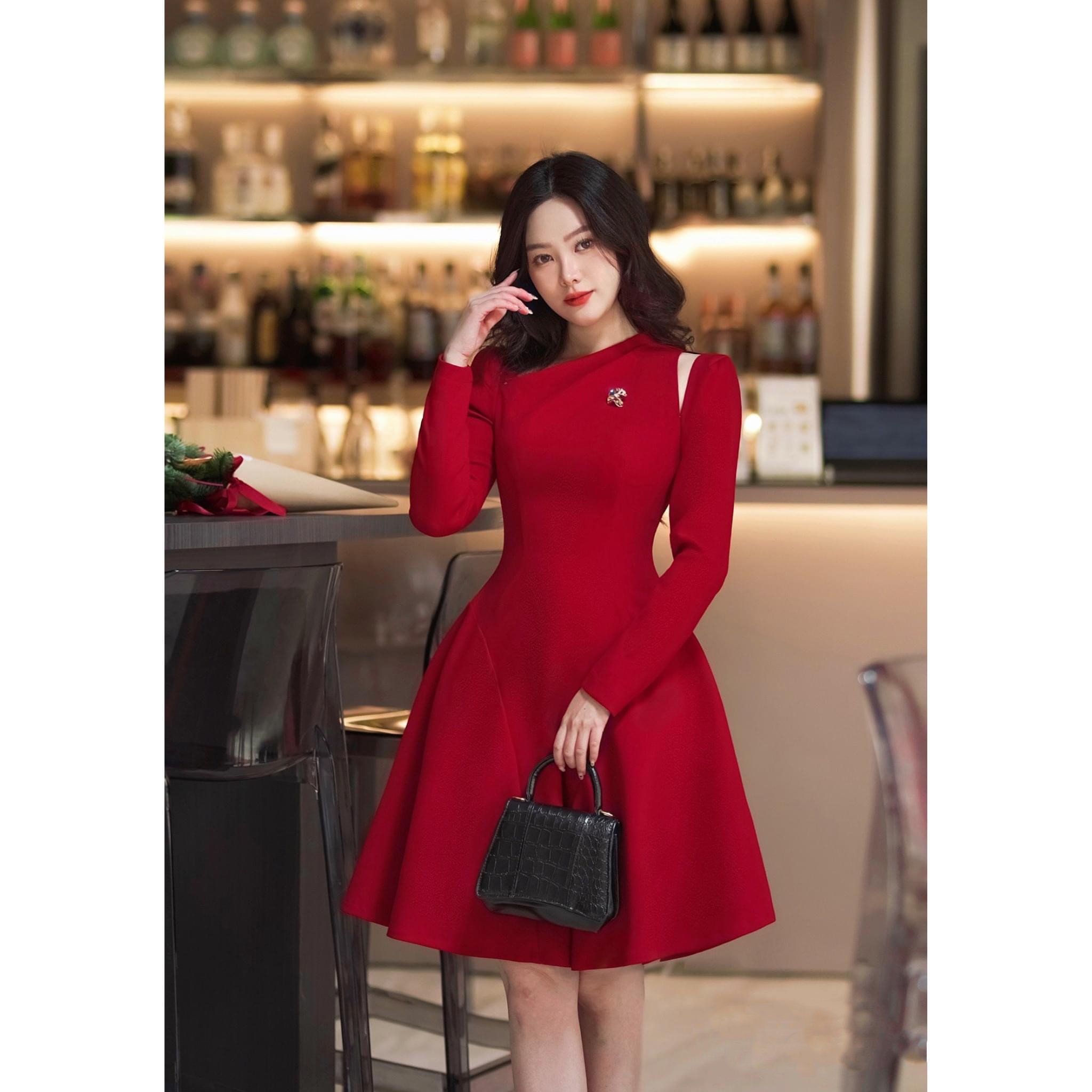 Đầm dự tiệc dáng xoè ngắn tay dài phối logo sang trọng Alvin Store 1616 (Đen)