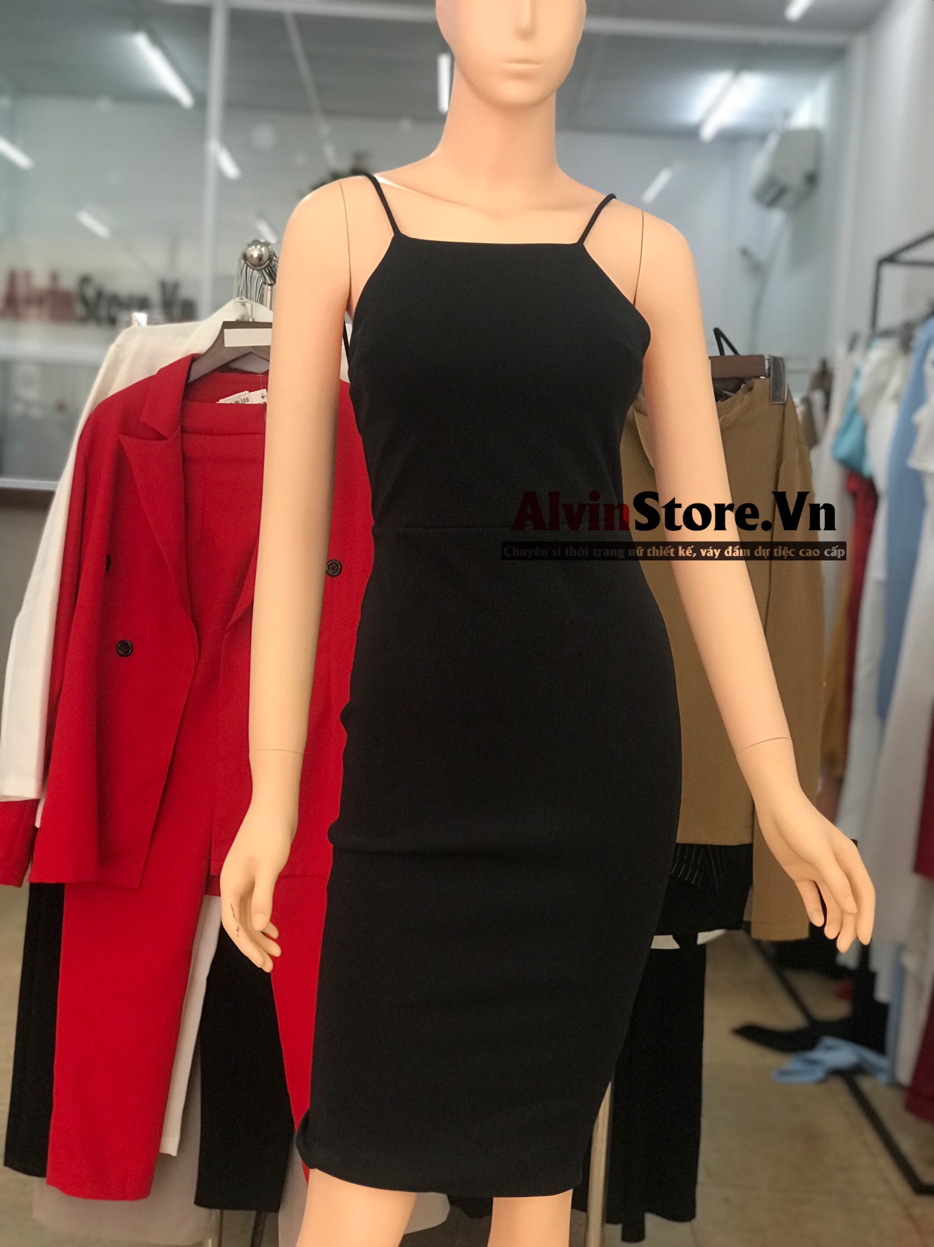 Đầm Ngọc Trinh ôm body kiểu hở lưng hai dây (đen)