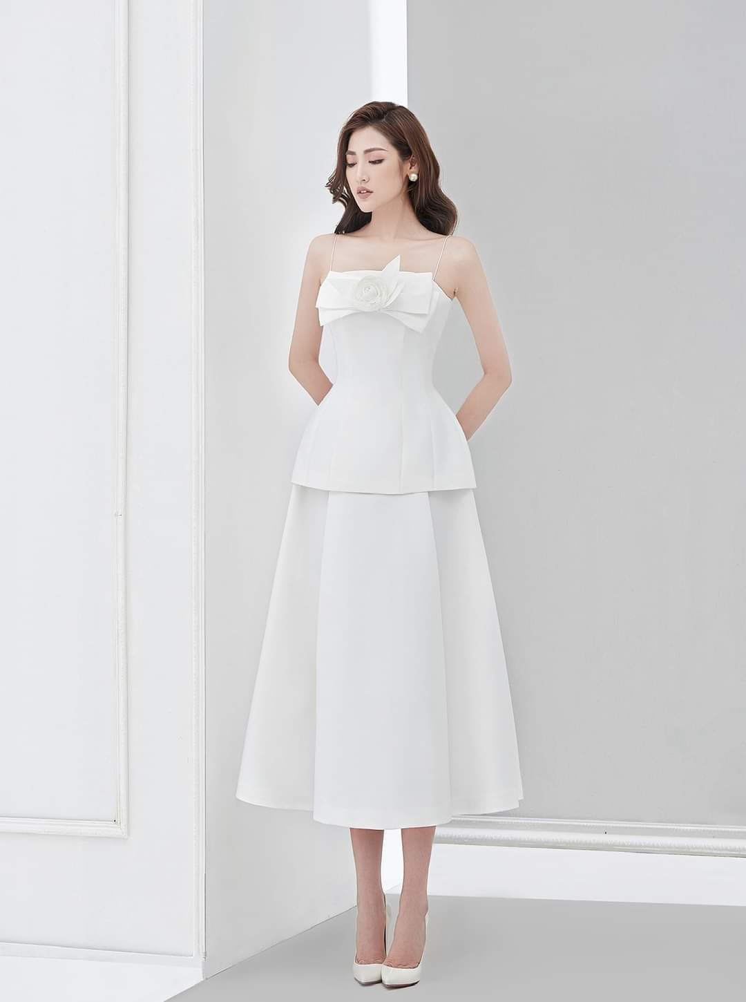Mua Set váy áo croptop áo sơ mi nữ bèo trắng dài tay mix váy 2 dây body đầm  xòe công sở thời trang nữ LD003 - Yeep