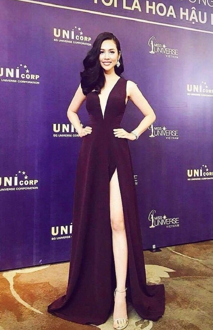 Đầm dạ hội kiểu 1 vai hở ngực xẻ tà (tím)