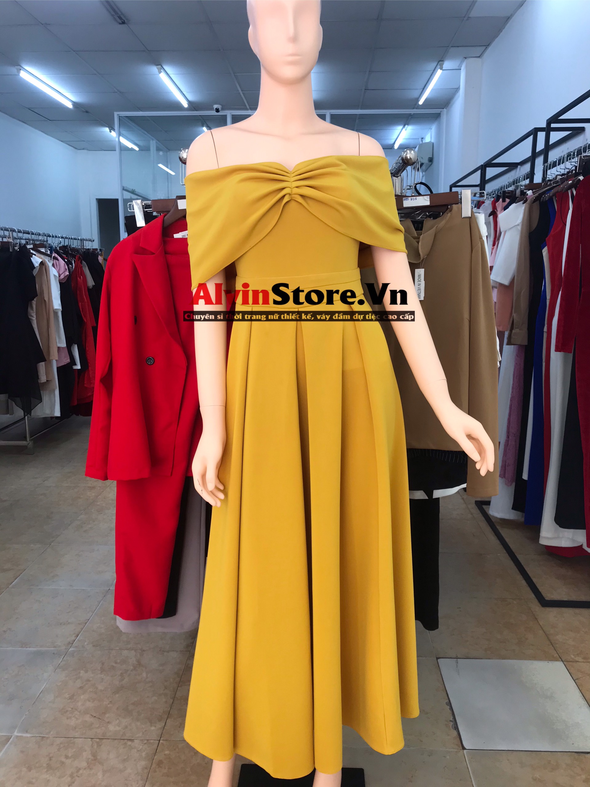 Đầm xoè dài hở vai ngang xếp ly ngực (Nude)
