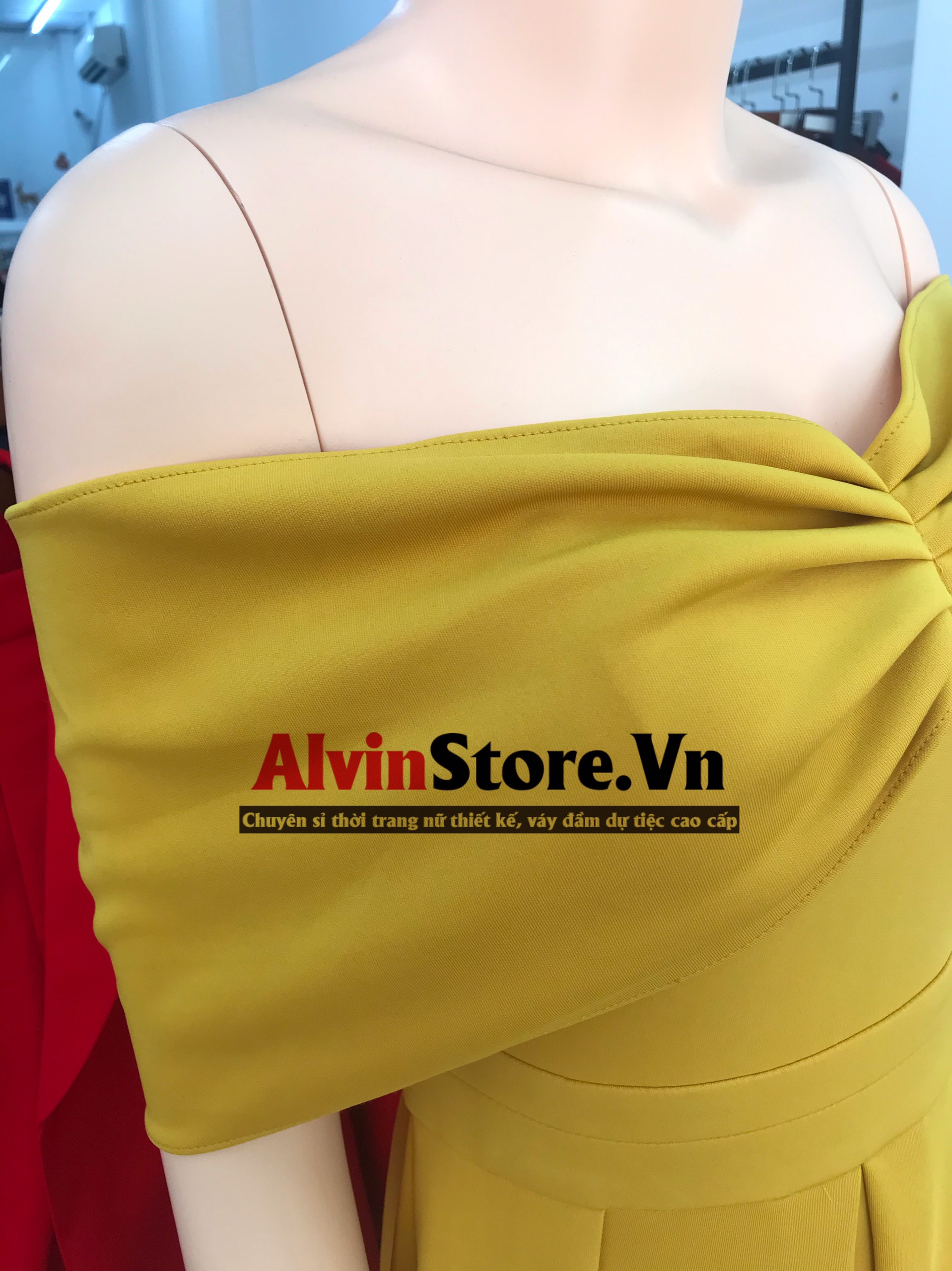 Đầm xoè dài hở vai ngang xếp ly ngực (Nude)