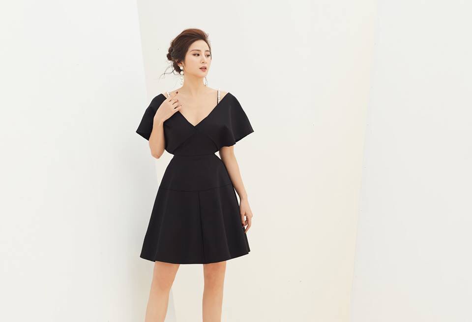 Đầm xoè kiểu hai dây ngọc bẹt vai