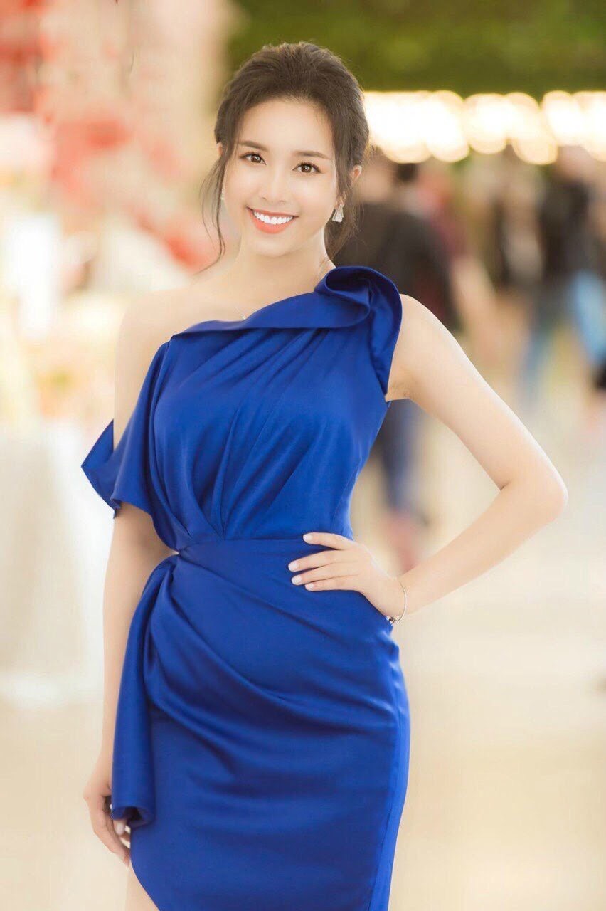 Đầm ôm body kiểu lệch vai xéo tà xếp ly (Xanh)