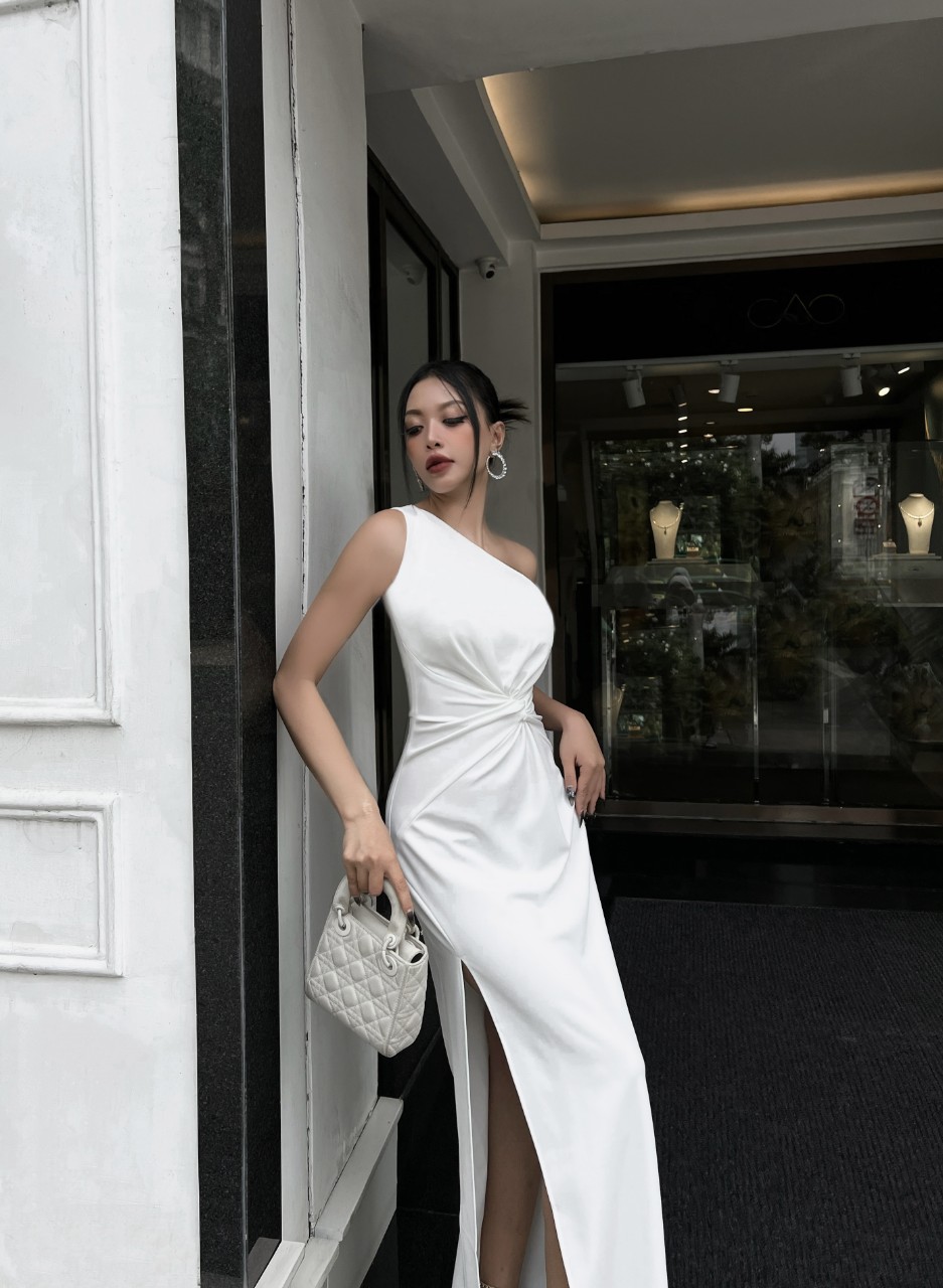 Đầm dự tiệc dáng dạ hội lệch vai xoắn eo xẻ đùi Alvin Store 2693 (Trắng)