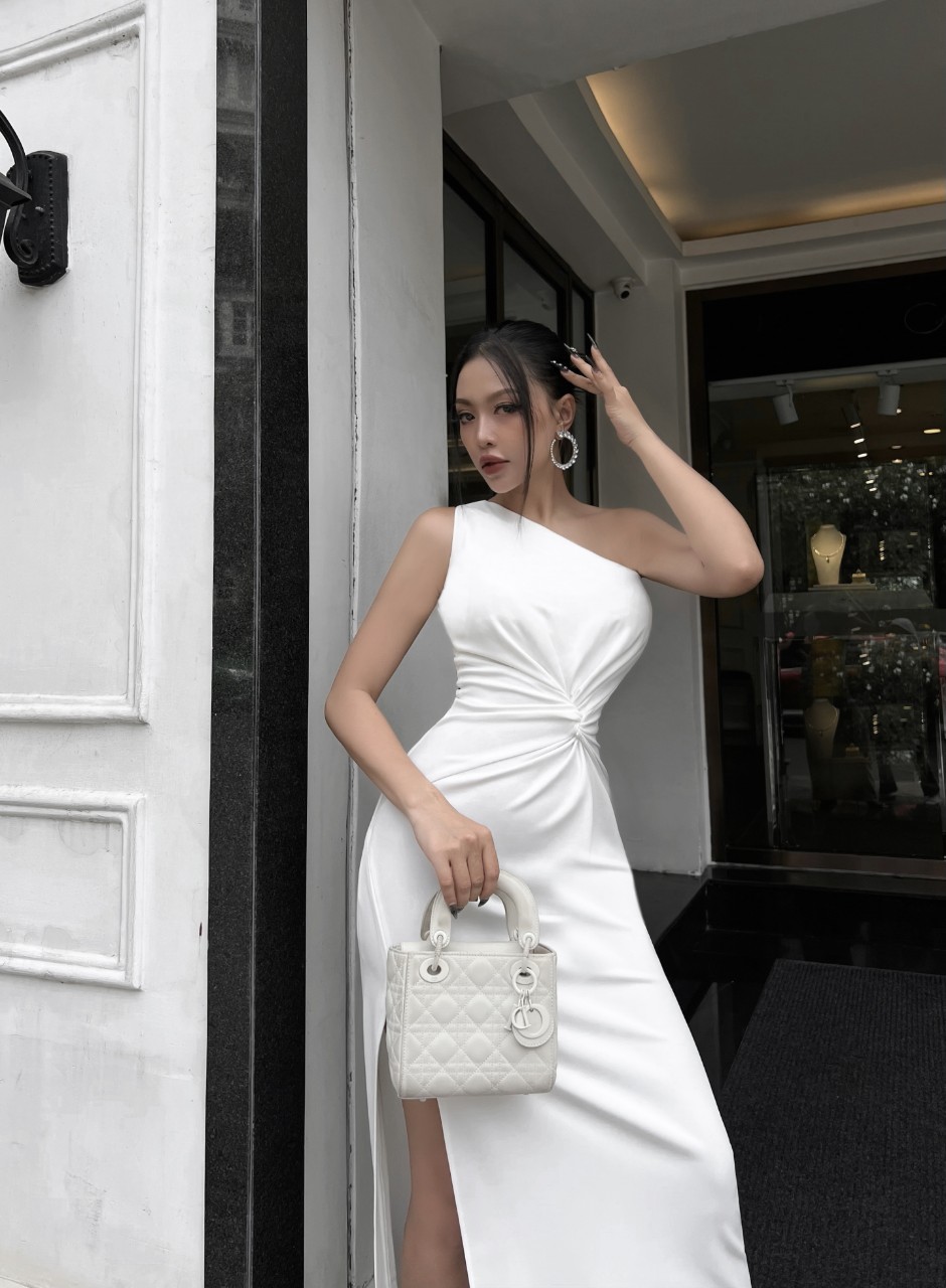 Đầm dự tiệc dáng dạ hội lệch vai xoắn eo xẻ đùi Alvin Store 2693 (Trắng)