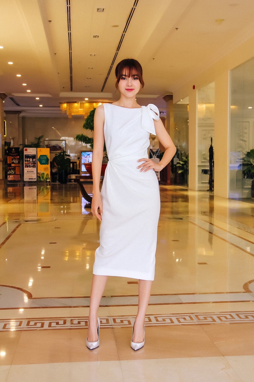 Đầm ôm body kiểu sát nách nhún eo nơ vai (Nude)