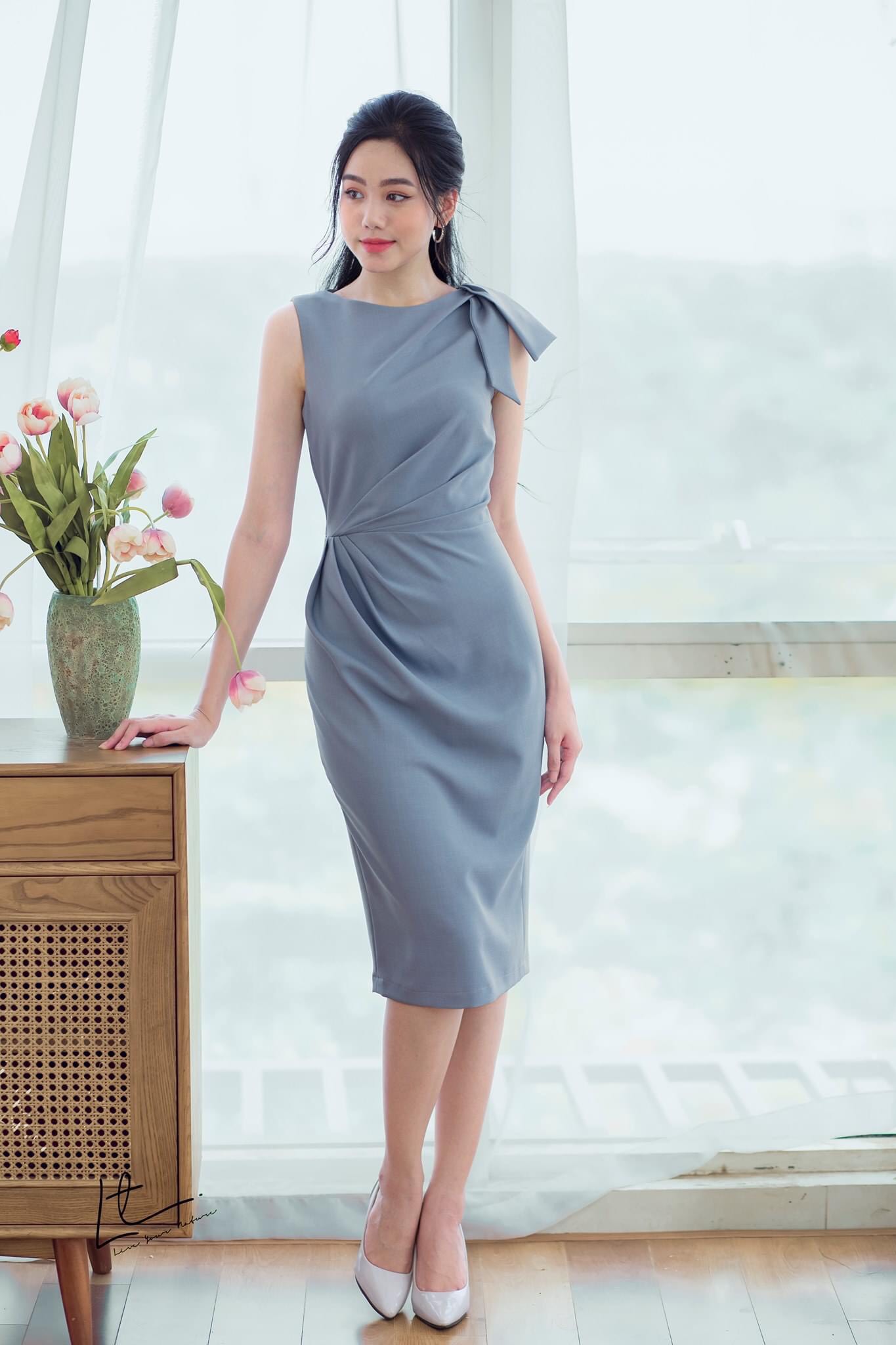 Đầm ôm body kiểu sát nách nhún eo nơ vai (Nude)