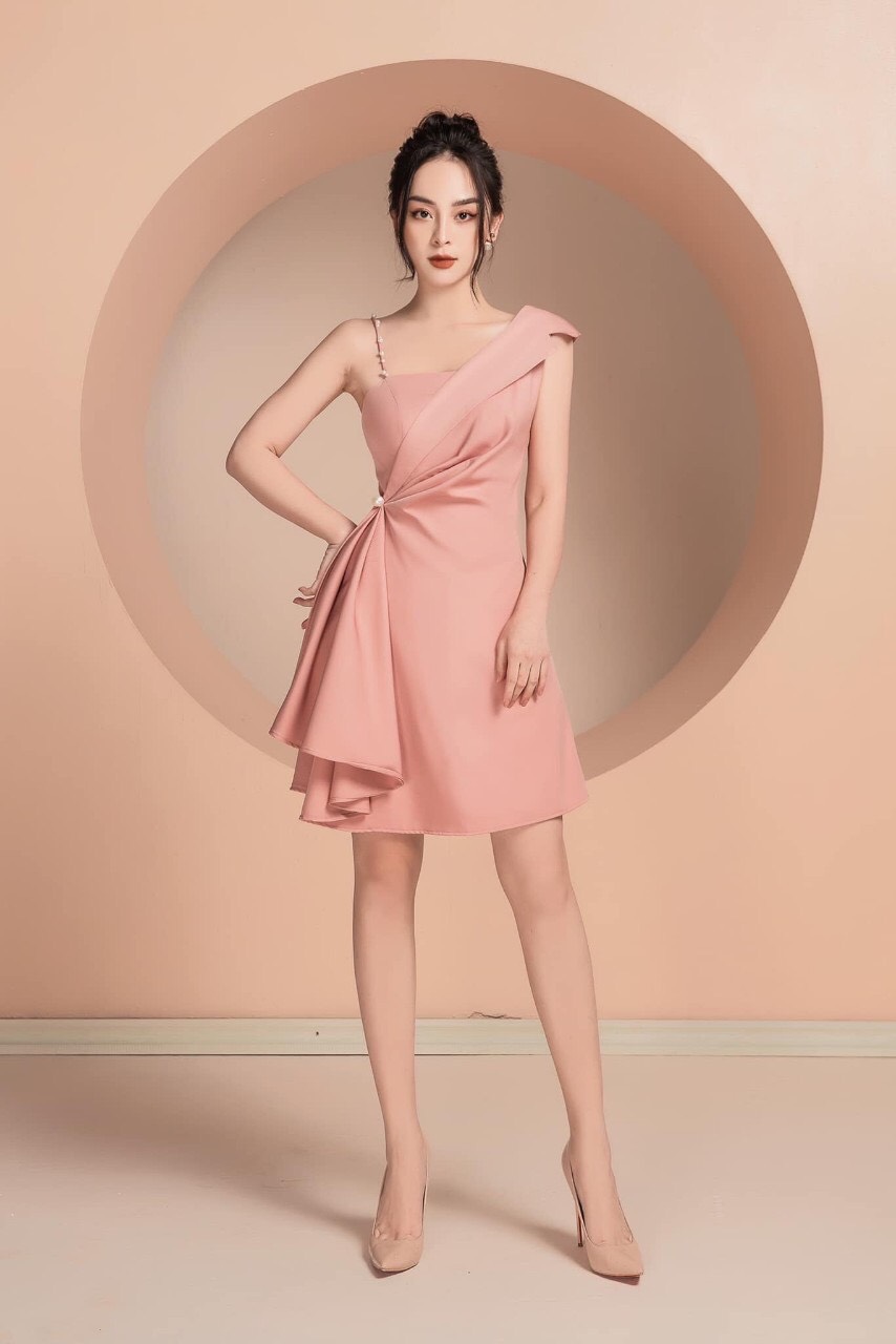 Đầm xòe kiểu lệch vai phối dây ngọc nhún eo (Đỏ đô)