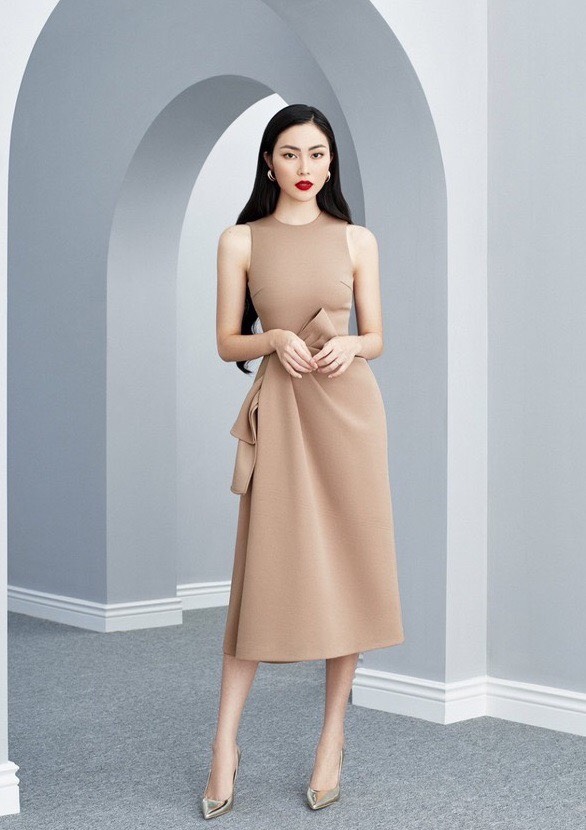 Đầm xòe kiểu sát nách xếp ly nơ eo (Trắng)