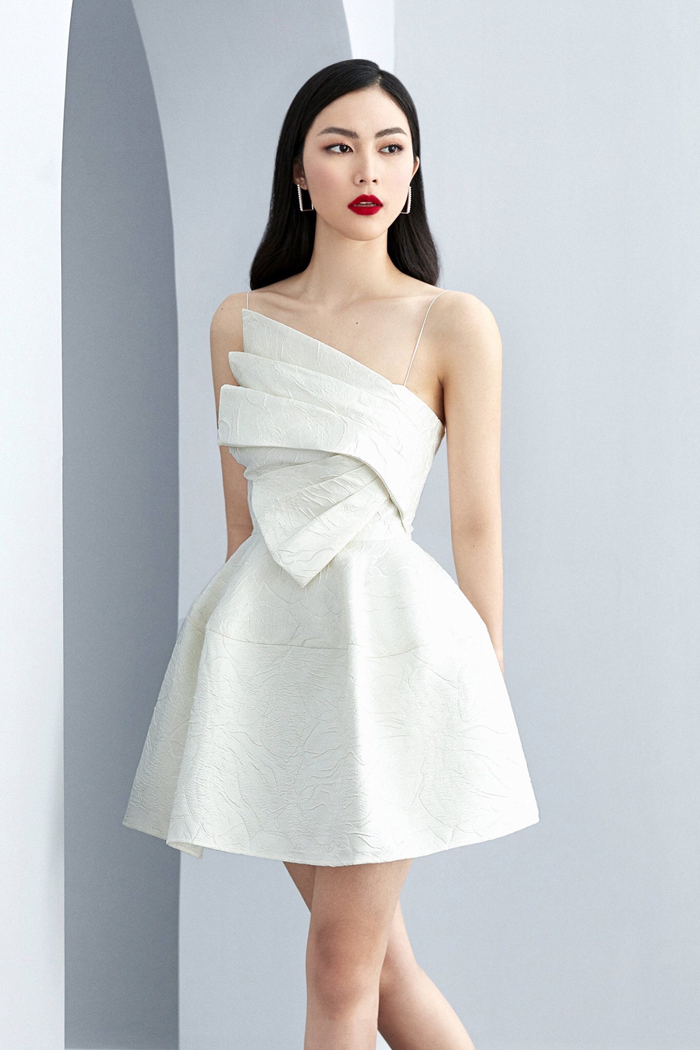 Đầm xòe gấm kiểu hai dây bèo xếp ly trước ngực (Nude)