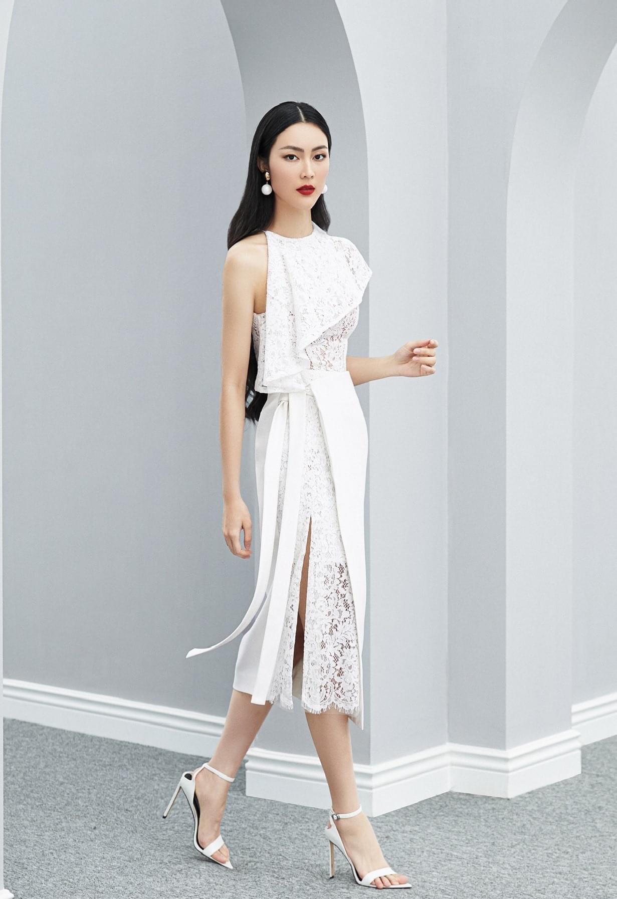 Đầm xoè ren lệch vai bèo ngực xẻ tà (Trắng)