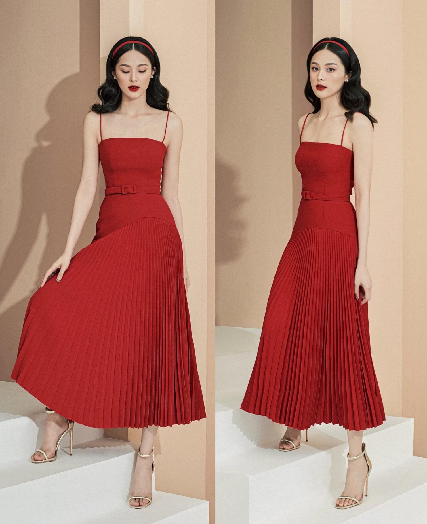 Đầm xoè kiểu cúp ngực hai dây xếp ly phối đai eo