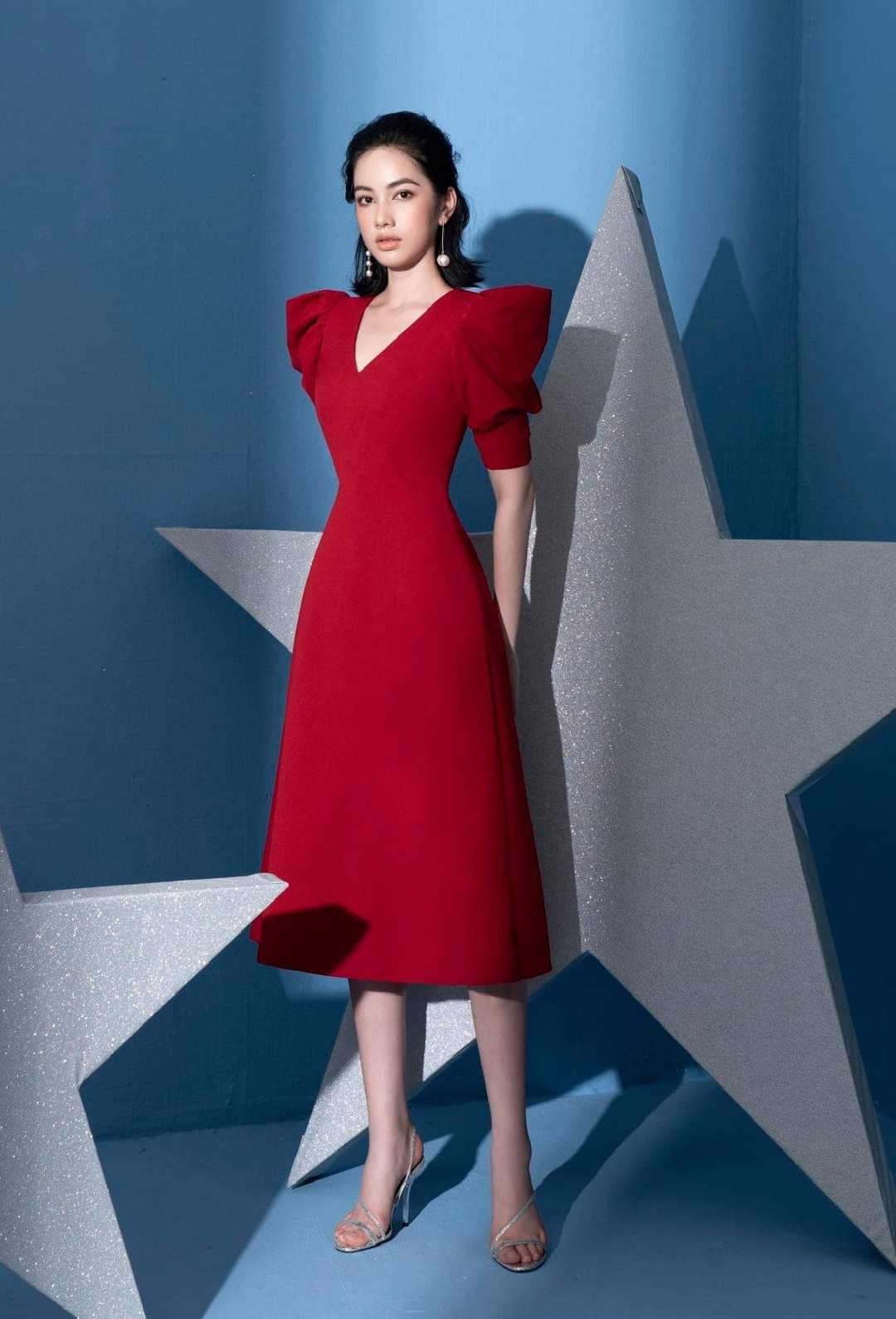 Đầm xòe kiểu tay phổng cổ V trẻ trung