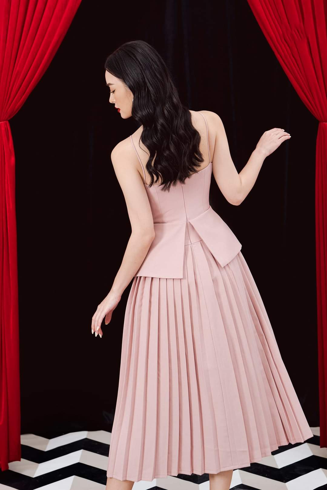 Đầm xòe kiểu hai dây chân váy xếp ly (Hồng)