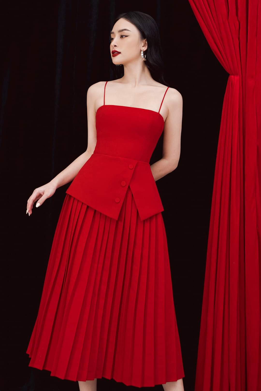 Đầm xòe kiểu hai dây chân váy xếp ly (Hồng)