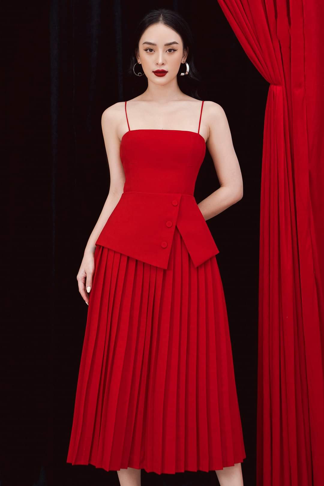 Đầm xòe kiểu hai dây chân váy xếp ly (Đỏ)