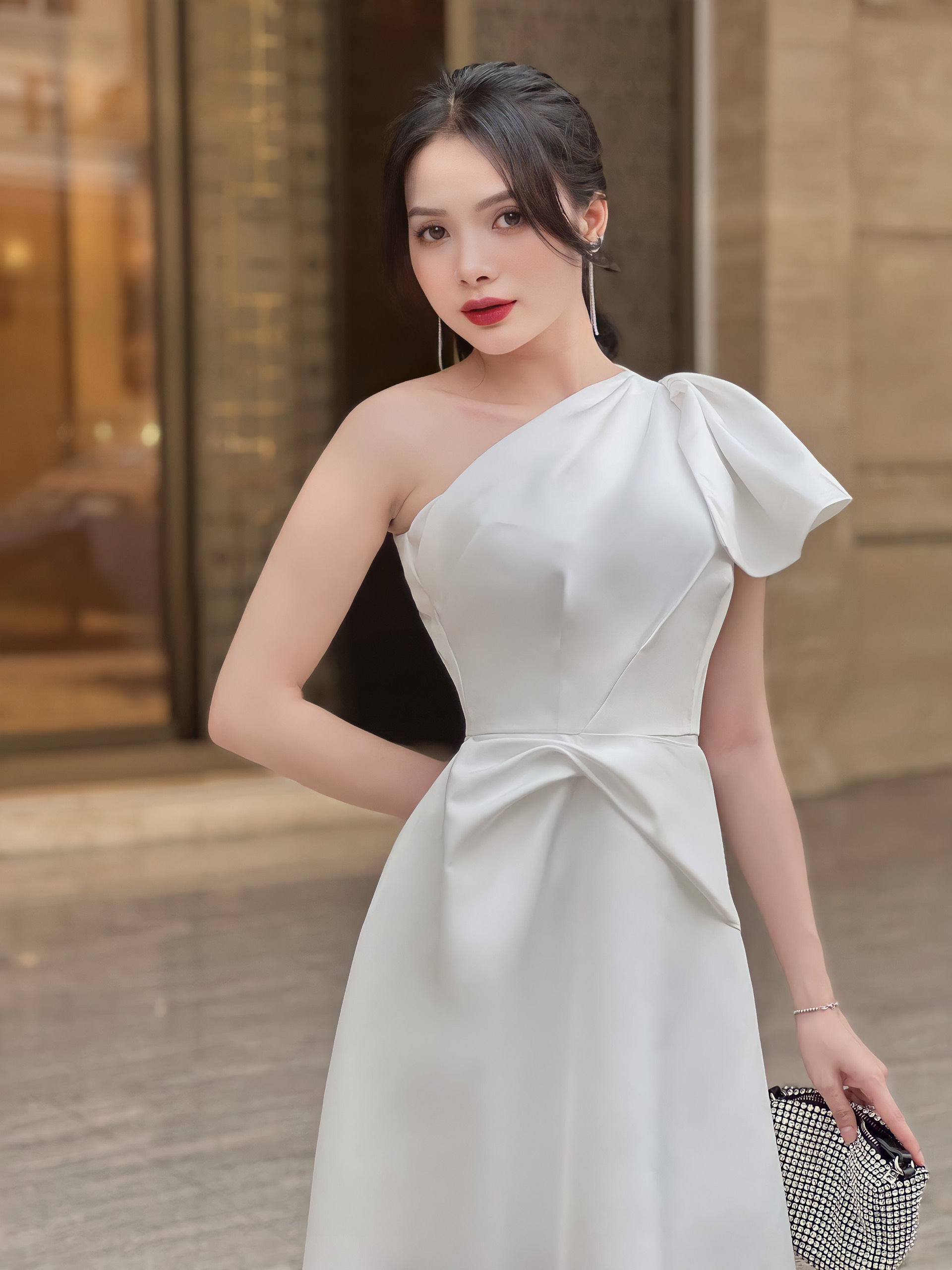 Đầm dáng xòe lệch vai nhún eo dự tiệc sang trọng