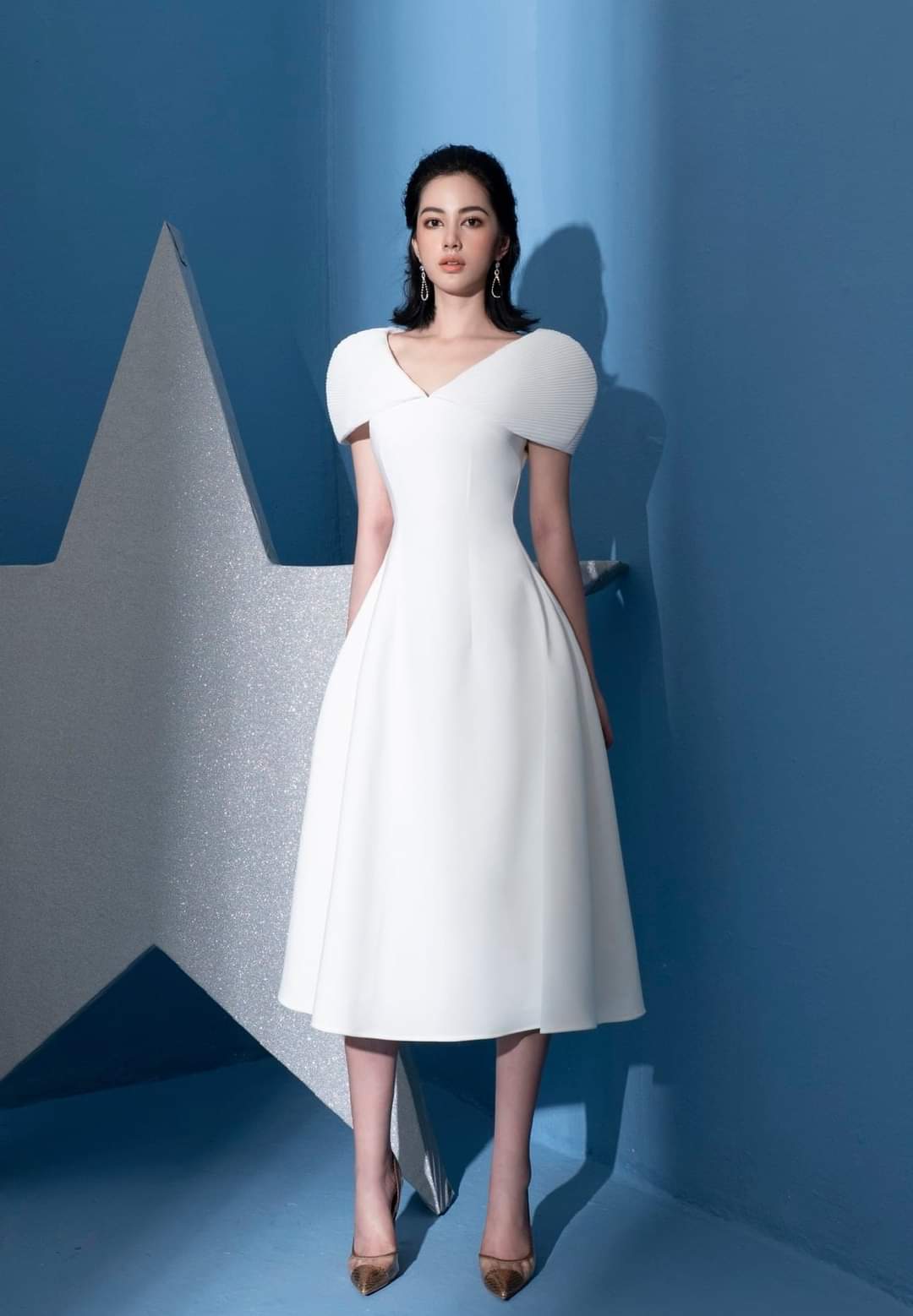 Đầm dáng xòe cổ V vai ngang phối tay xếp ly