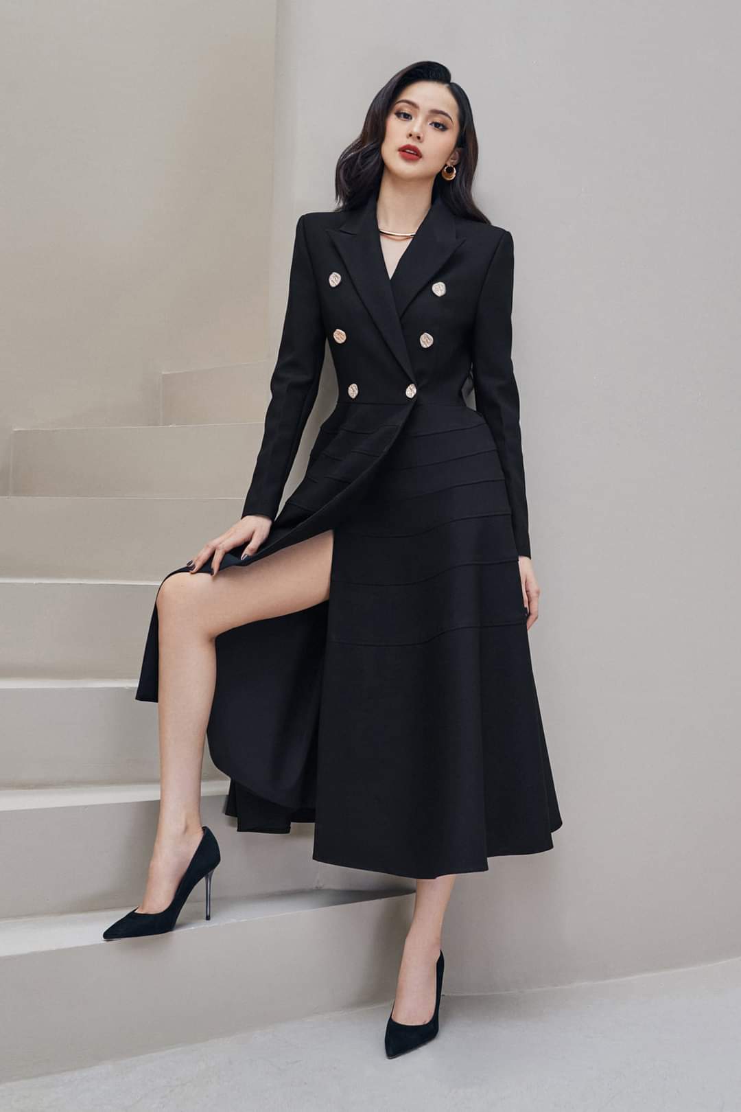 Đầm xòe cổ vest tay dài công sở xẻ tà phối nút Alvin Store 2921 (Trắng)