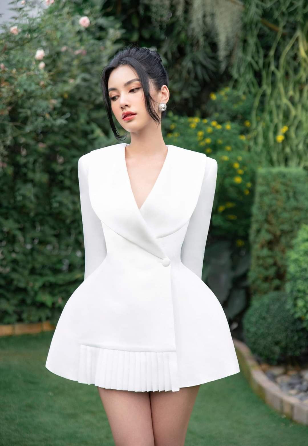 Set áo quần kiểu đầm vest dáng xòe xếp ly phối quần short (Đen)