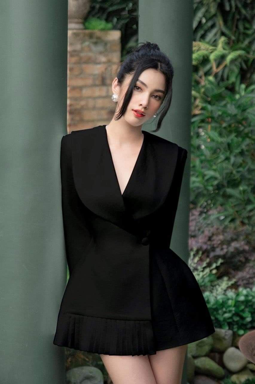 Set áo quần kiểu đầm vest dáng xòe xếp ly phối quần short (Đen)