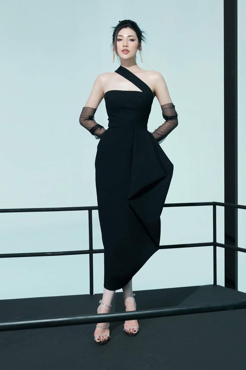 Đầm ôm body dáng dài kiểu cúp chéo ngực lệch vai Alvin Store 2938 (Trắng)