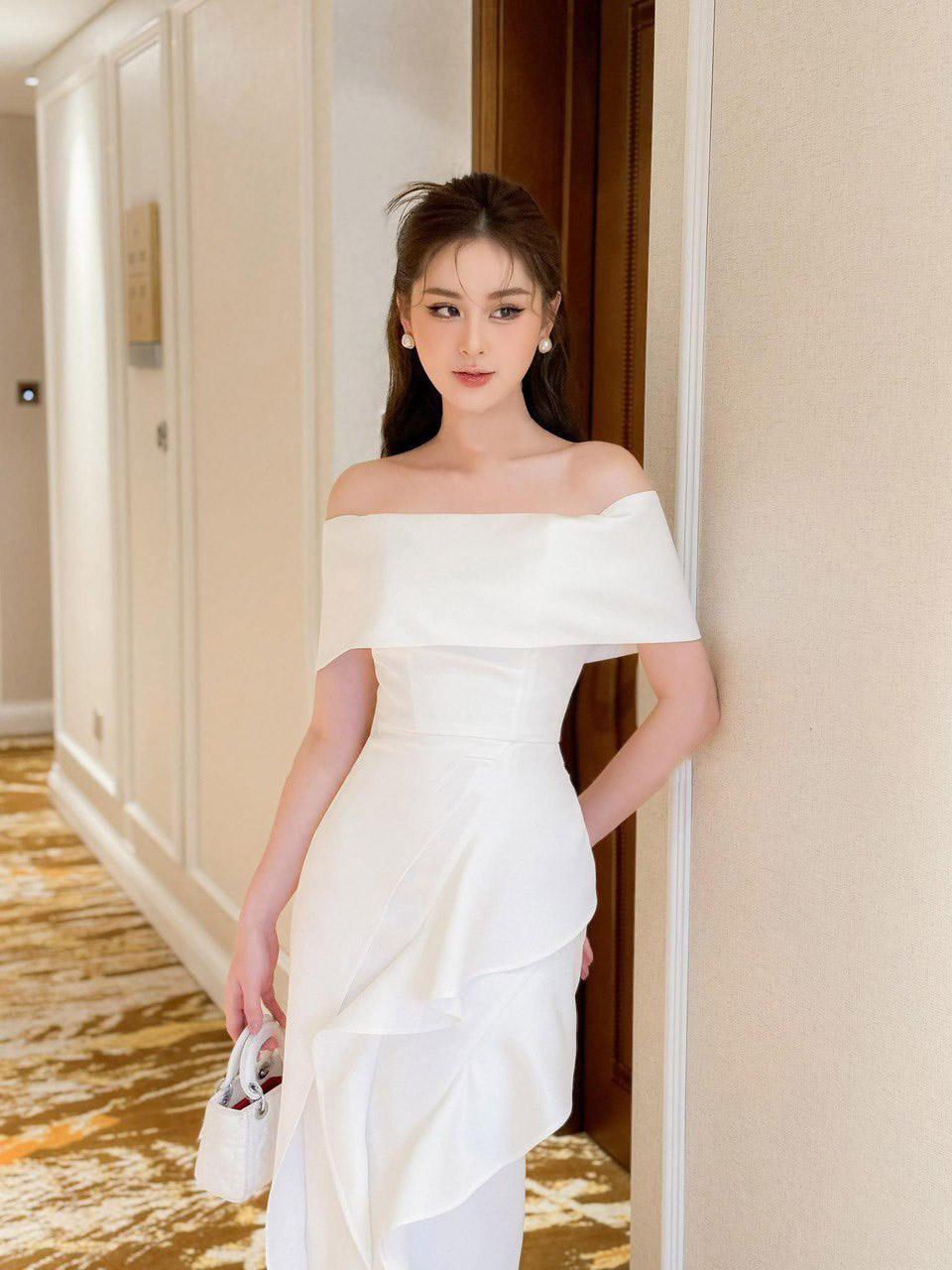 Đầm dự tiệc dáng dạ hội hở vai ngang phối bèo (KHÔNG KÈM HOA) Alvin Store 2944 (Đỏ)