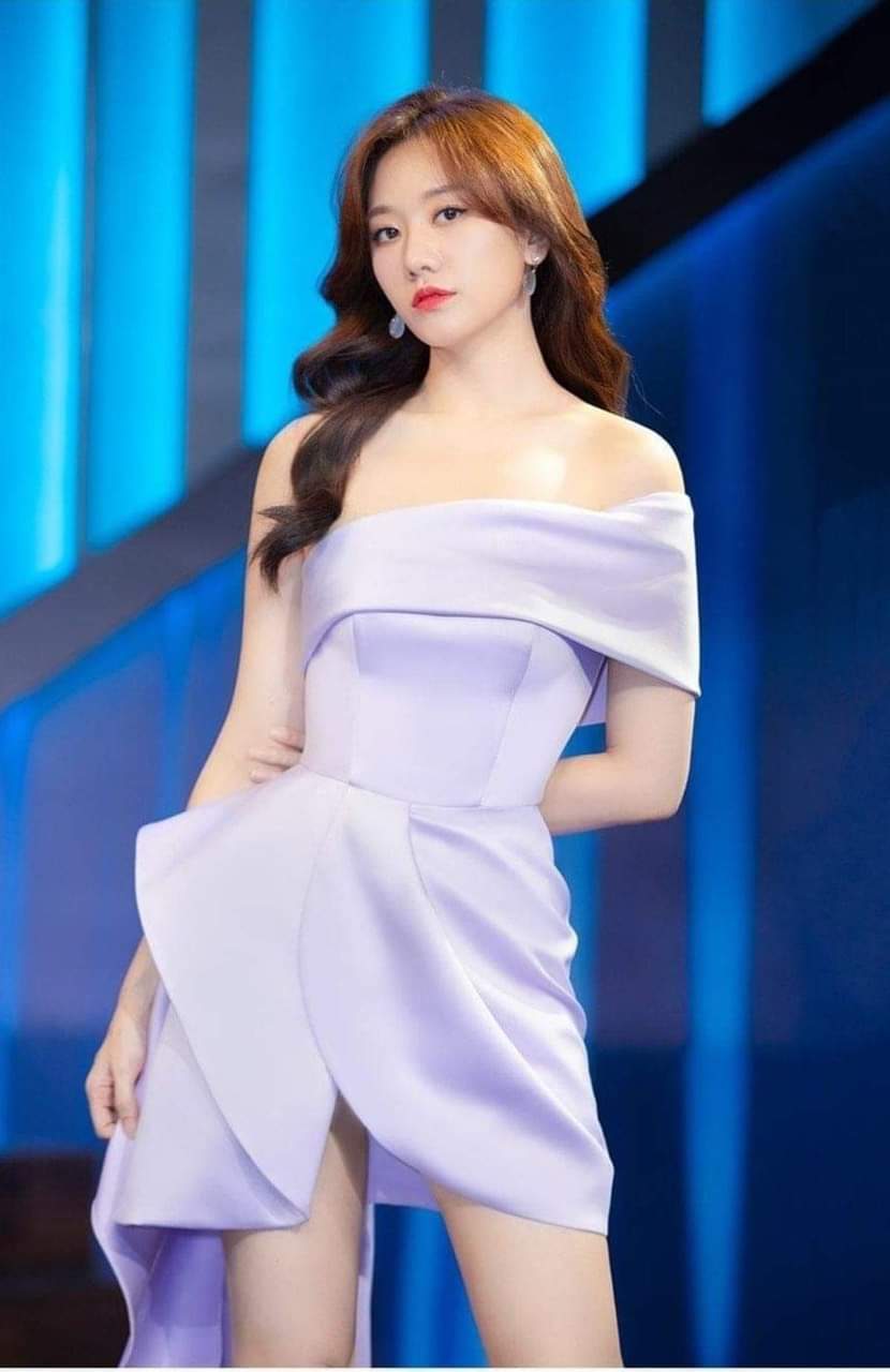 Đầm ôm body cúp ngực lệch vai bèo dài 1 bên dự tiệc  (Trắng)