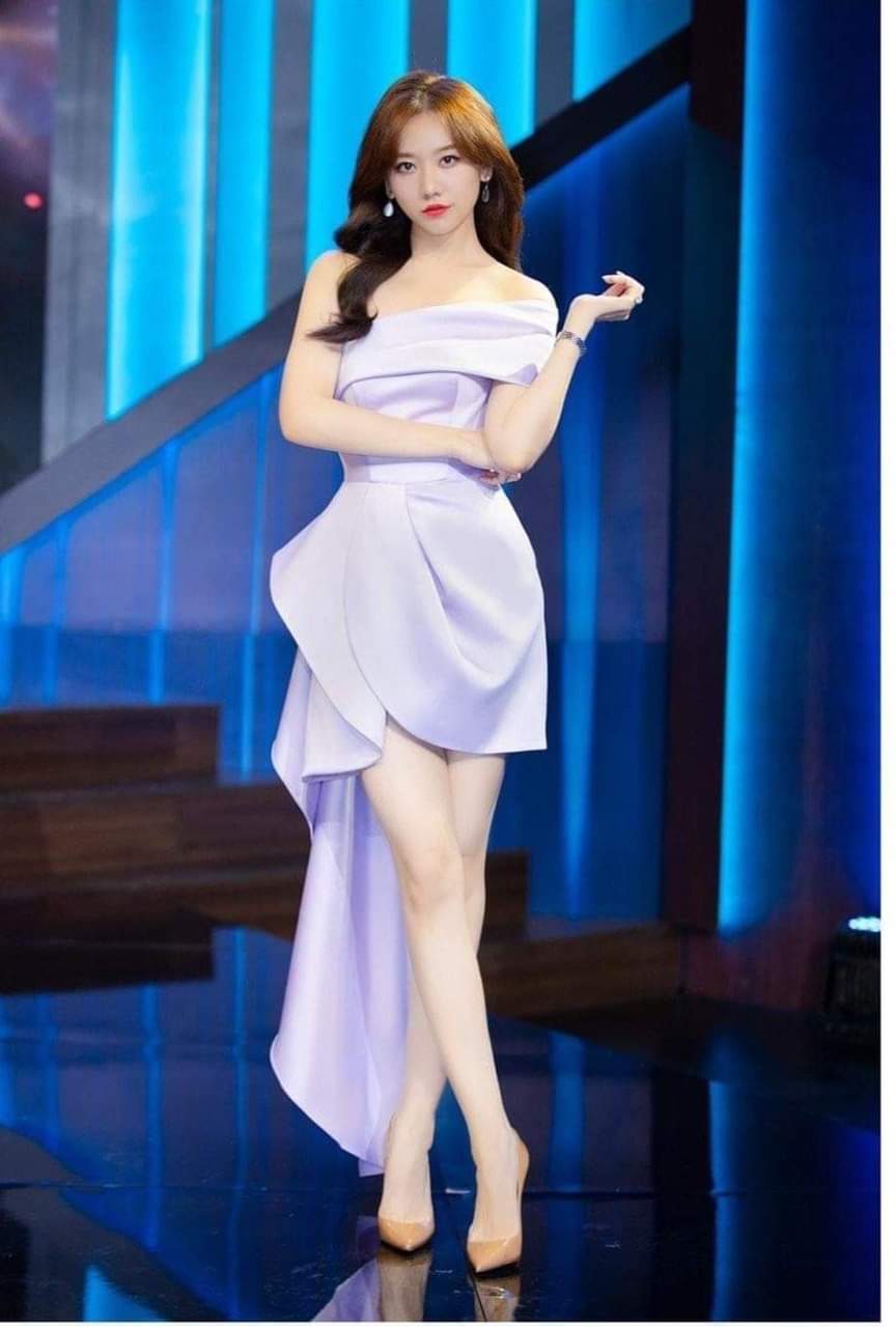 Đầm ôm body cúp ngực lệch vai bèo dài 1 bên dự tiệc  (Trắng)