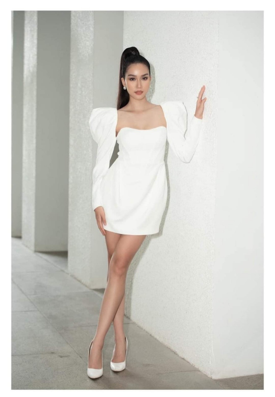 Đầm ôm body cúp ngực tay dài phồng ( Trắng )
