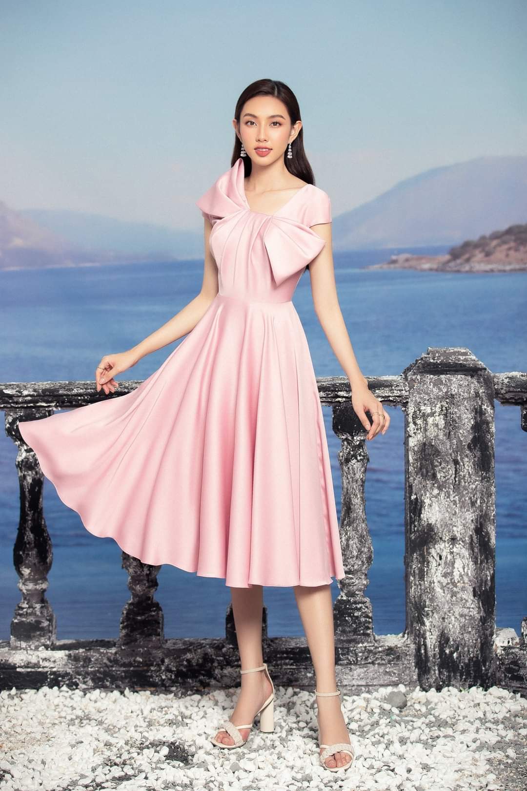 Đầm xòe dài kiểu tay con phối nơ ngực