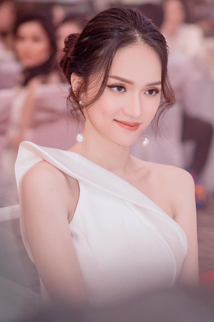 Đầm xoè kiểu lệch vai phối nơ sau cực sang trọng