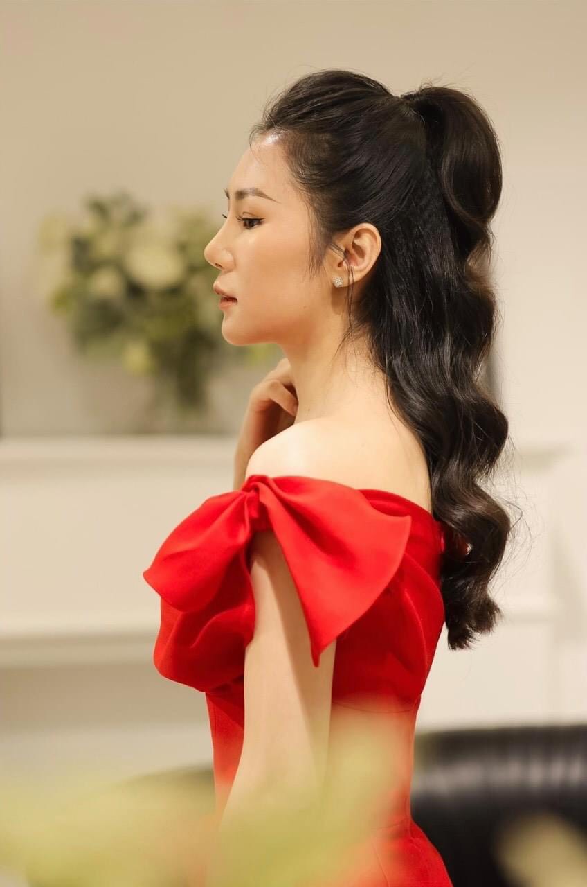 Đầm ôm body kiểu lệch vai nơ vai xếp ly bụng (Trắng)