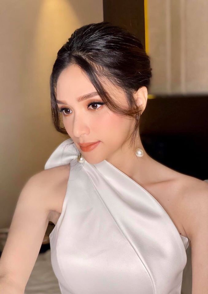 Đầm xoè kiểu lệch vai phối nơ sau cực sang trọng