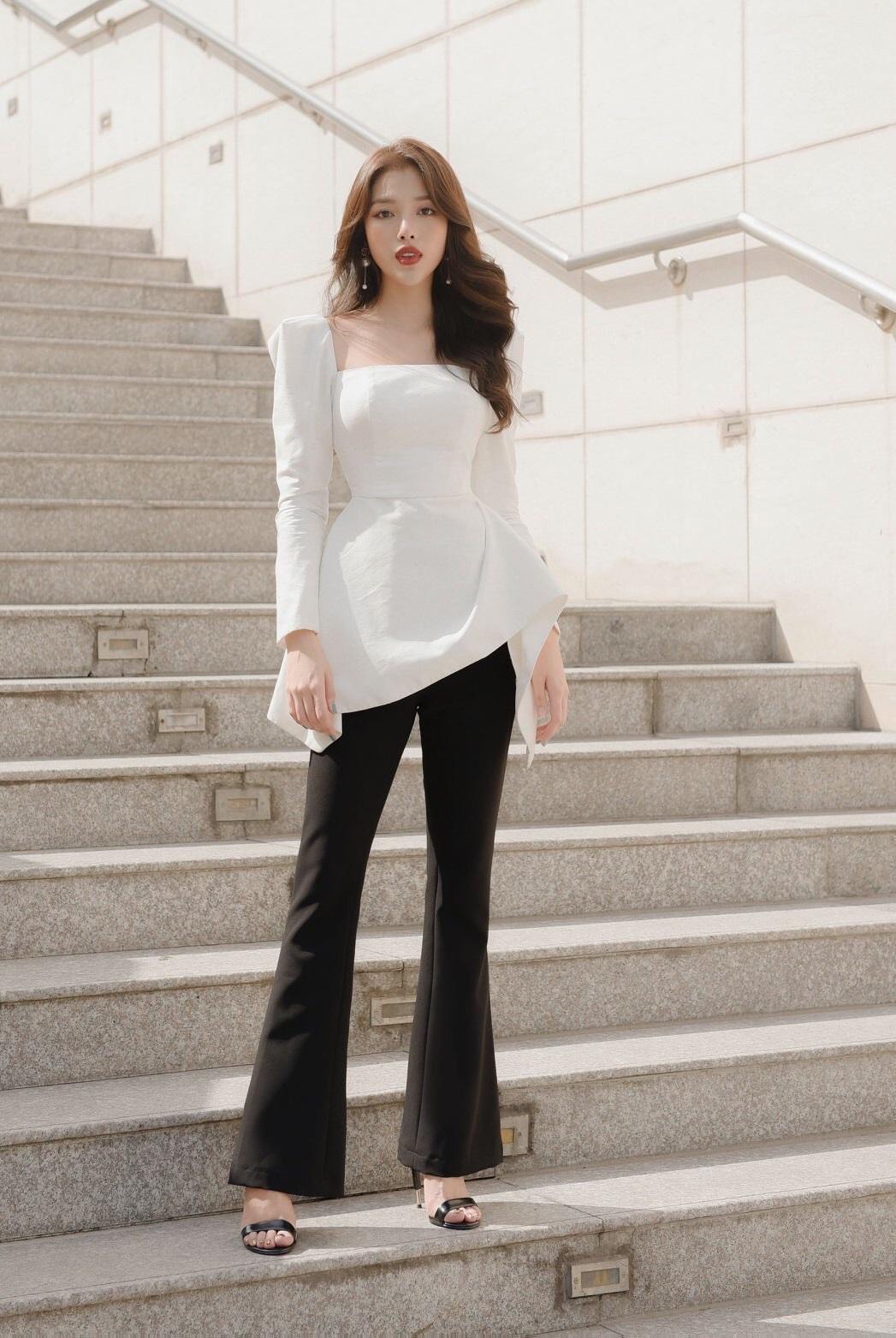 Set áo quần kiểu áo cổ vuông tay phồng quần loe