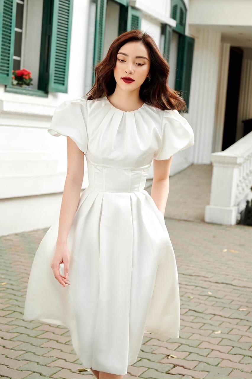 Đầm xoè kiểu cổ xếp ly tay phồng phối túi